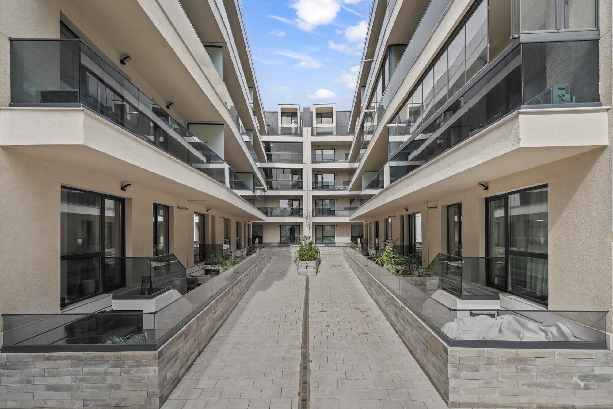 High-end With Terrace *