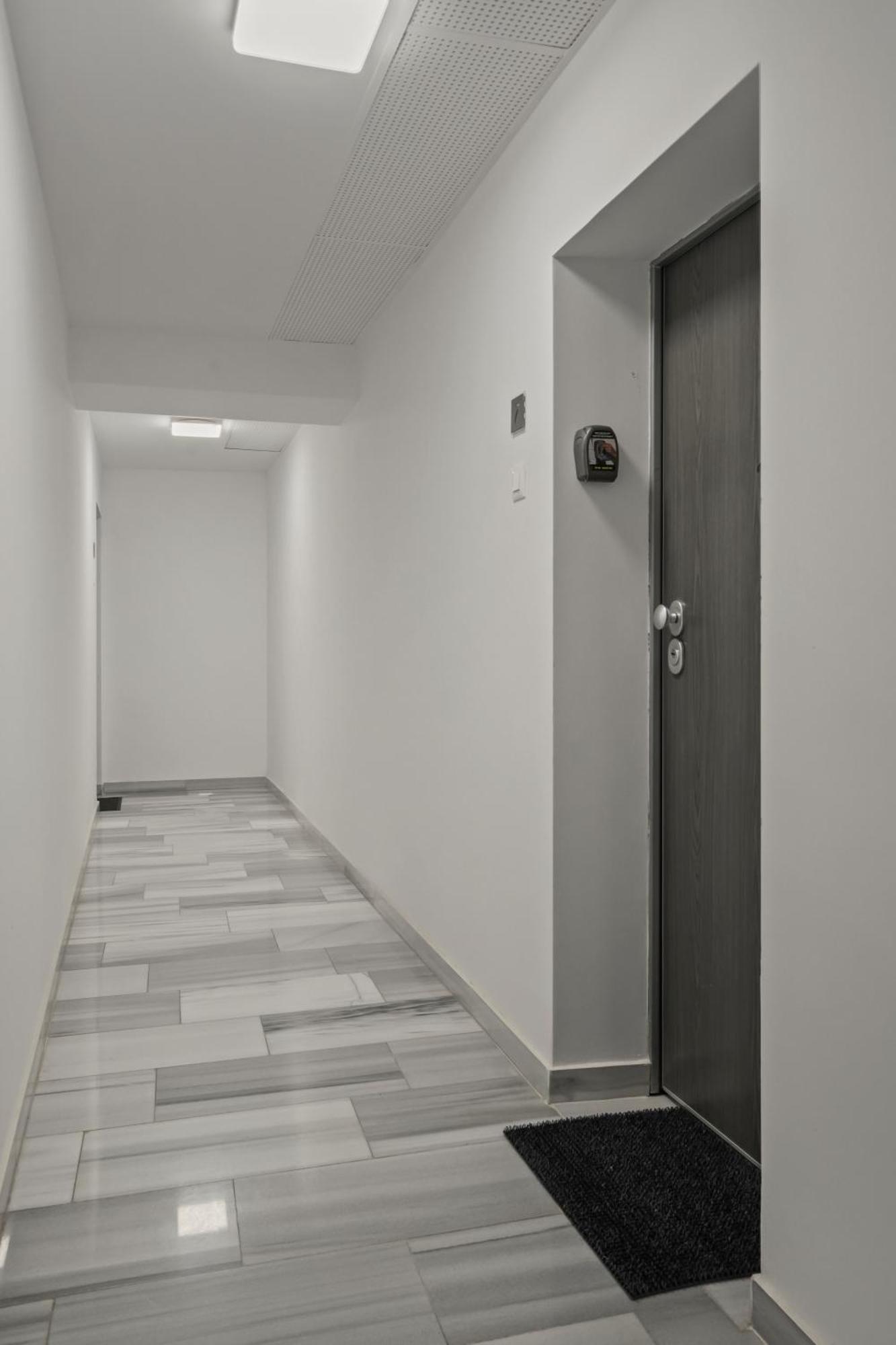 High-end With Terrace Apartment *