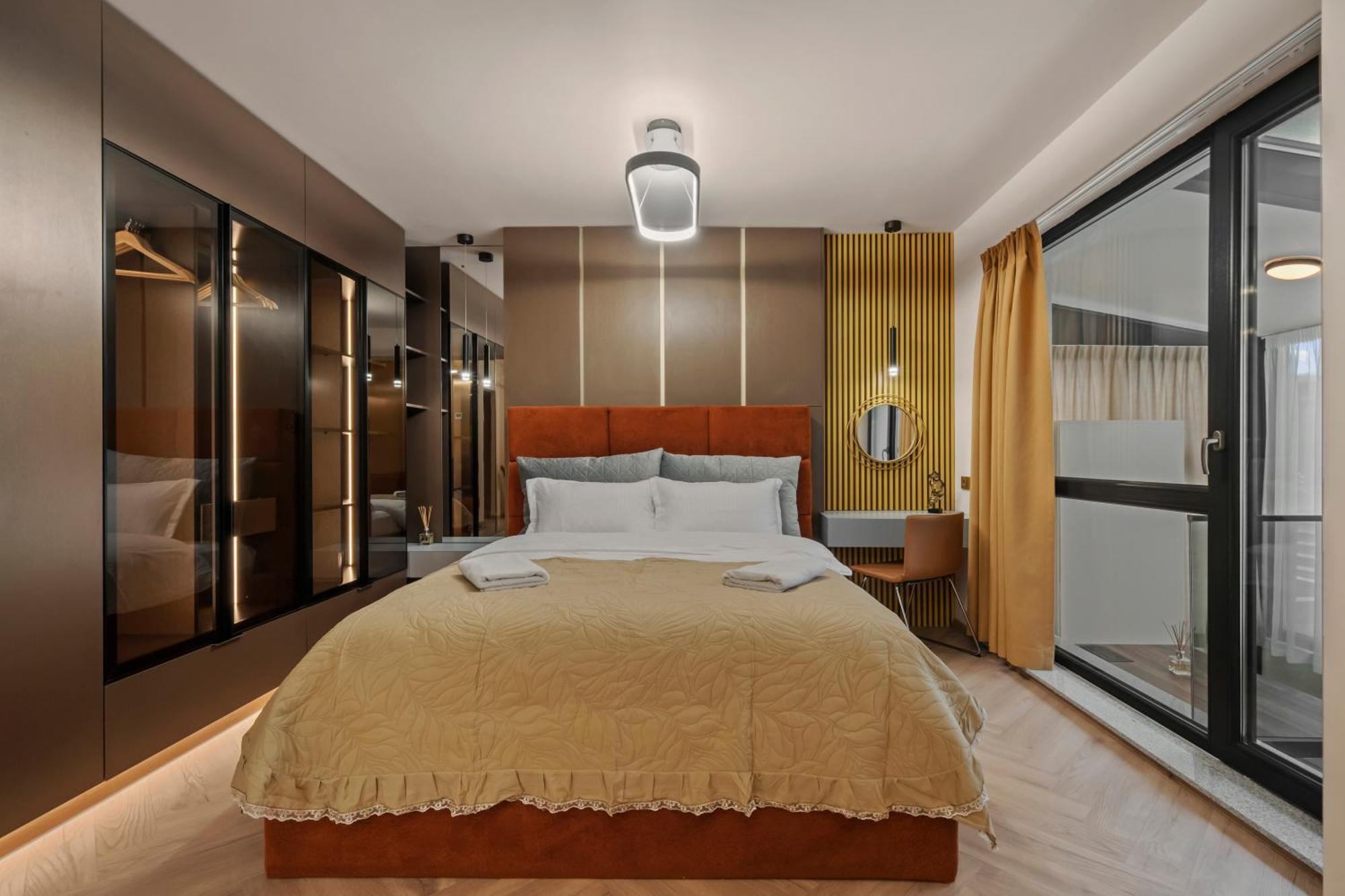 High-end With Terrace Apartment